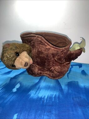 Folkmanis Puppets Plush Bear Tree Trunk Pouch - Brown with Green Leaf